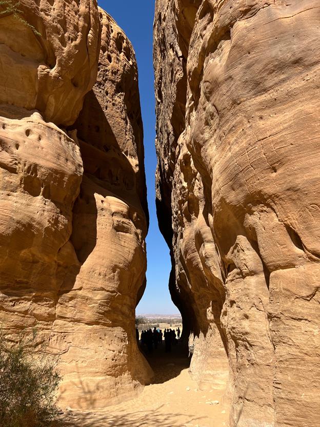 a narrow opening between two rock cliffs