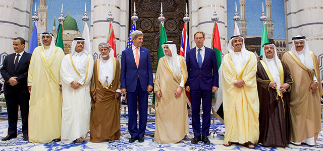 H.E. Dr. Abdul Latif bin Rashid Al Zayani (far right) and representatives of the Gulf Cooperation Council meet with U.S. Secretary of State John Kerry, United Kingdom Under Secretary of Foreign Affairs Tobias Ellwood, and United Nations Special Envoy for Yemen Ismael Ould Cheikh Ahmed in Jeddah, Saudi Arabia, on August 25, 2016. Photo: U.S. Department of State.