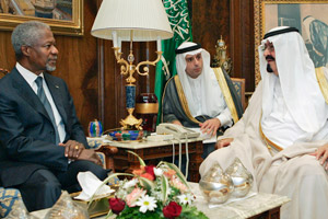 HRH King Abdullah bin Abdulaziz Al Sa'ud (R) with then United Nations Secretary General Kofi Anan (L), and Saudi Arabian Ambassador to the United States and Foreign Policy Advisor to the King HE Adel A. Al-Jubeir.