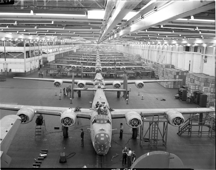 The bomber production line at Willow Run in Detroit. Photo Credit: the Yankee Air Museum.